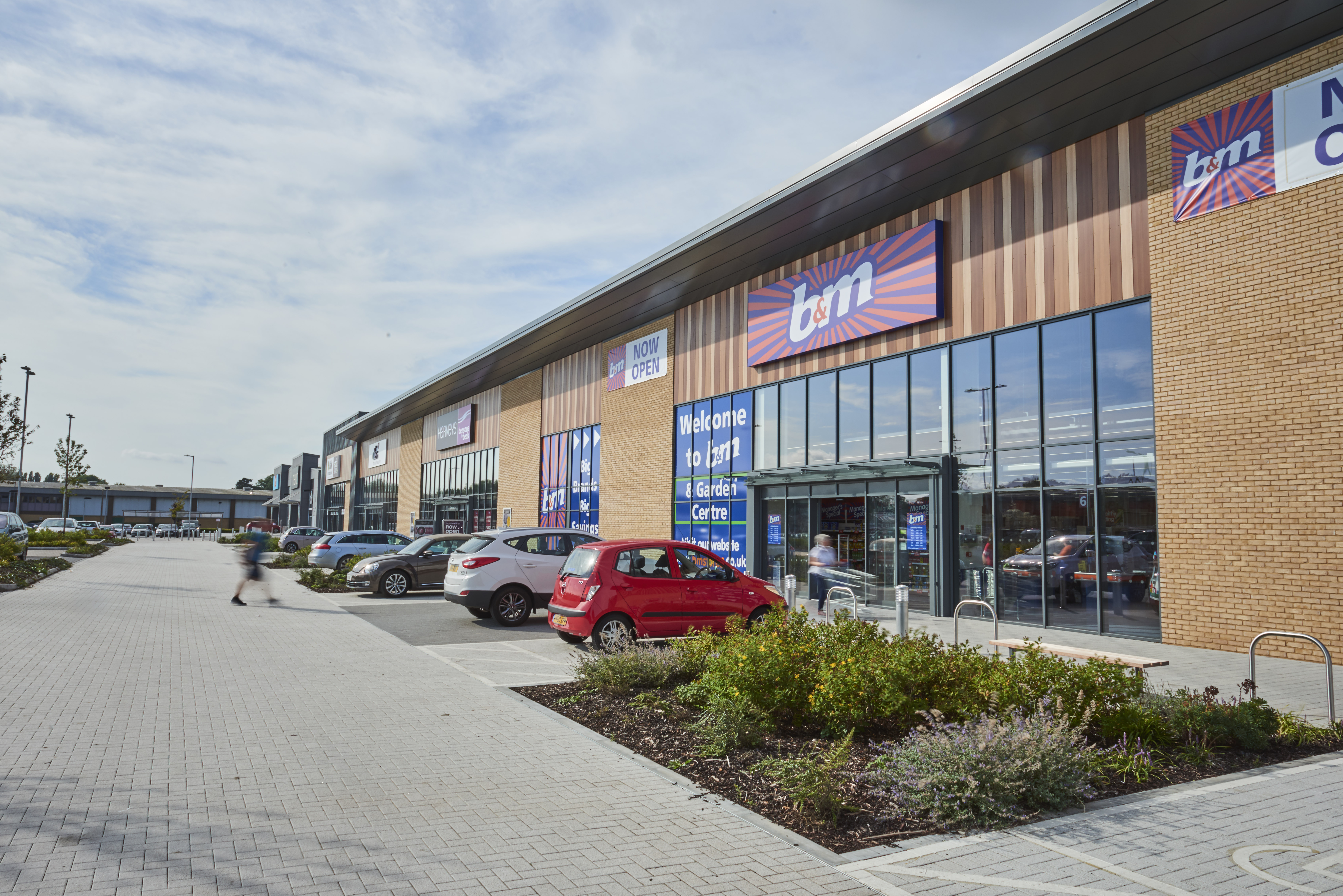 Lothbury Completes New Retail Park In Salisbury